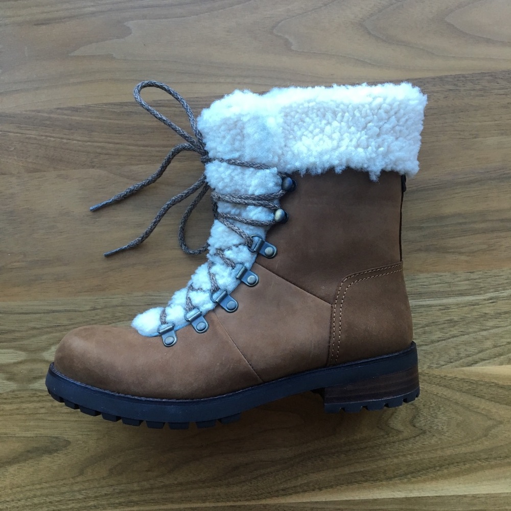 UGG Women's Fraser Ankle Bootie